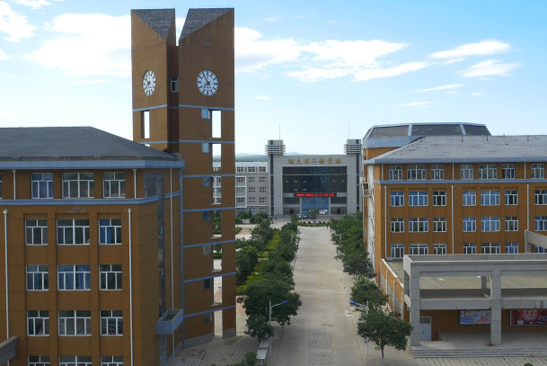 赤峰学院医学院