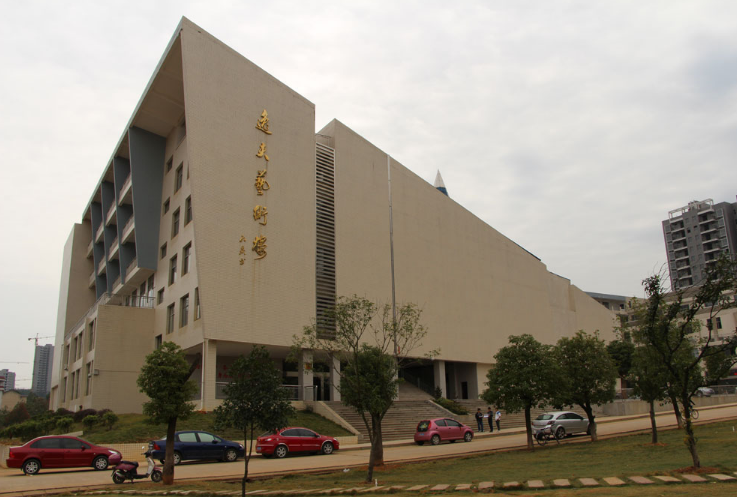 湖南人文科技学院