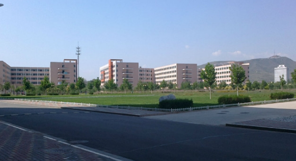 （朝阳市卫生学校）校园环境