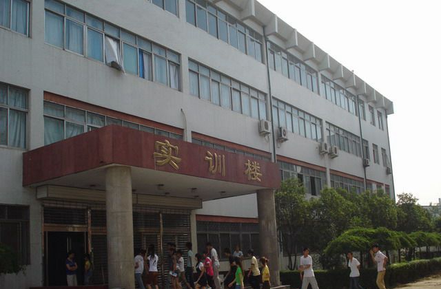 平顶山市财经学校，学校简介