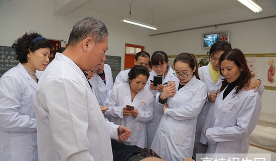 眉山卫生学校