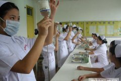 成都铁路卫生学校2019招生简章及计划