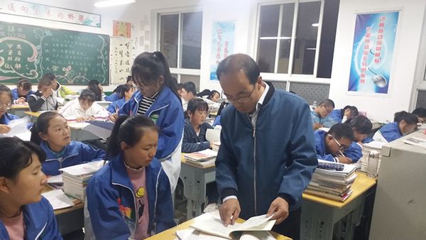 旬邑县职教中心作业检查
